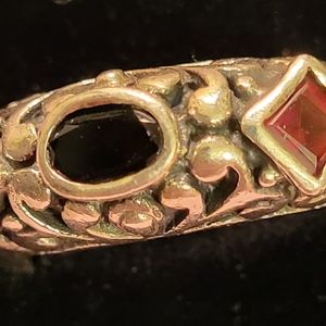 Sterling silver 925 ring w/2 garnets and 1 black onyx stones